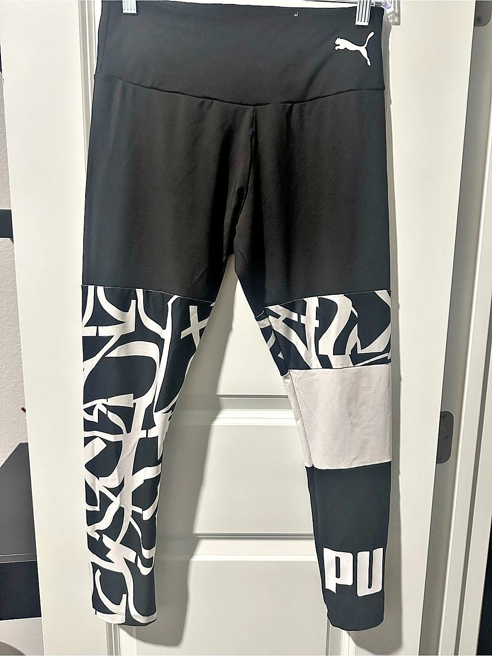 PUMA Women's Abstract Athletic Leggings Size Large